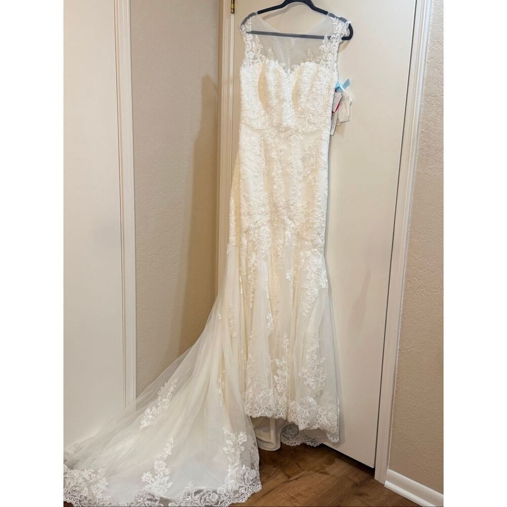 Mori Lee NEW size 12 Ivory Lace Wedding dress with train